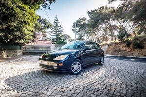 Ford Focus 1.8Tddi 90Cv Van Outubro/01 - à venda -