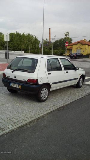 Renault Clio portas Dezembro/94 - à venda - Ligeiros
