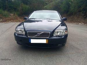 Volvo S D5 AWD Dezembro/01 - à venda - Ligeiros