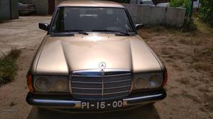 Mercedes-Benz 200 W123 gasolina 115cv Maio/81 - à venda -