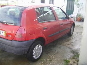 Renault Clio familiar 5 lugares Abril/98 - à venda -