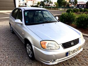 Hyundai Accent 1.3 Ac Dezembro/04 - à venda - Ligeiros