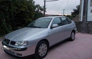 Seat Cordoba 1.4 Mpi Dezembro/00 - à venda - Ligeiros