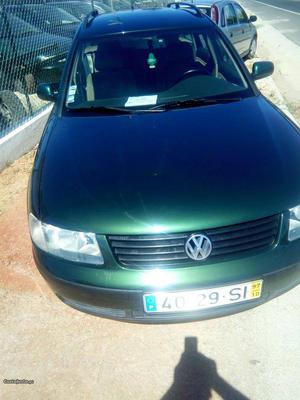 VW Passat 110 cavalos Outubro/97 - à venda - Ligeiros