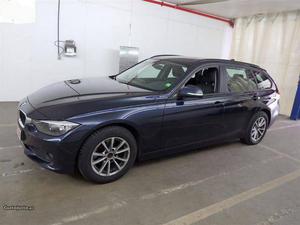 BMW 318 d Pack M interior Dezembro/13 - à venda - Ligeiros