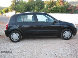 Renault Clio 1.2 COM AC Maio/02 - à venda - Ligeiros