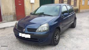 Renault Clio v EXPRESSION Março/02 - à venda -