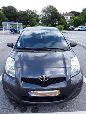 Toyota Yaris 1.4 gasolina Junho/09 - à venda - Ligeiros