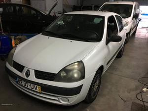 Renault Clio Clio Abril/03 - à venda - Ligeiros