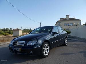 Mercedes-Benz C 220 avantgarde 150cv Abril/04 - à venda -