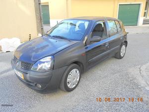Renault Clio V 5 portas Abril/03 - à venda - Ligeiros