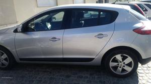 Renault Mégane Dynamic Abril/11 - à venda - Ligeiros