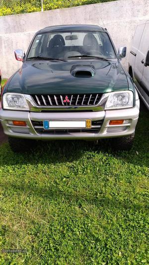 Mitsubishi L200 Strakar CD 100cv Junho/99 - à venda -