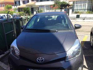 Toyota Yaris SportLuxury Julho/14 - à venda - Ligeiros