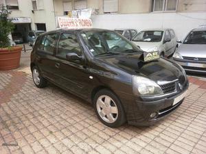 Renault Clio 1.4i 16v - Privilege Janeiro/03 - à venda -