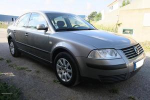 VW Passat 1.9 TDi 130cv Março/03 - à venda - Ligeiros