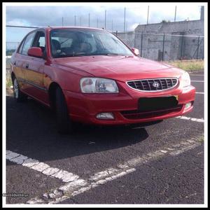 Hyundai Accent 1.3 Outubro/03 - à venda - Ligeiros