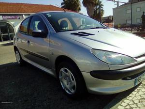 Peugeot  de  Abril/01 - à venda - Ligeiros