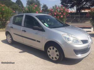 Renault Clio 1.2Confort 16V C A/C Março/06 - à venda -