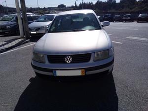 VW Passat 1.9 TDI 110cv Janeiro/99 - à venda - Ligeiros