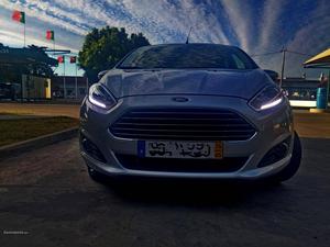 Ford Fiesta 1,0 TVI Maio/15 - à venda - Ligeiros