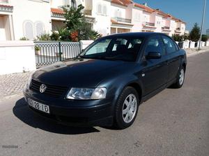 VW Passat 1.9 TDI 110CV Março/97 - à venda - Ligeiros