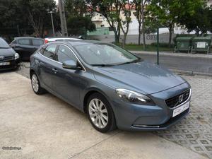 Volvo V40 Momentum 1.6 D Março/13 - à venda - Ligeiros