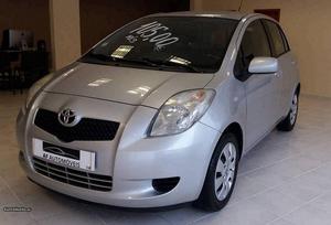 Toyota Yaris 1.0 VTT-i AC 5P Outubro/06 - à venda -