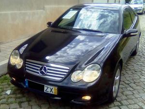 Mercedes-Benz C 200 CDI SPORT COUPE Maio/05 - à venda -