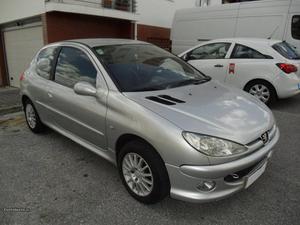 Peugeot 206 Quiksilver Abril/02 - à venda - Ligeiros