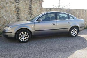 VW Passat 1.9 TDi 130cv Nac. Março/03 - à venda - Ligeiros