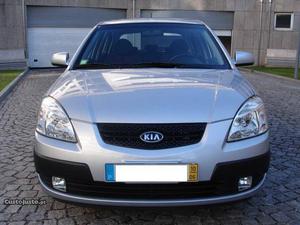 Kia Rio 1.5 Dci 110 cv Junho/10 - à venda - Ligeiros