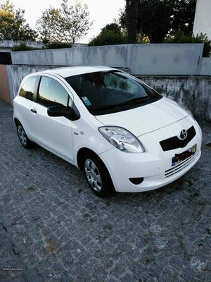 Toyota Yaris D4D Maio/07 - à venda - Comerciais / Van,