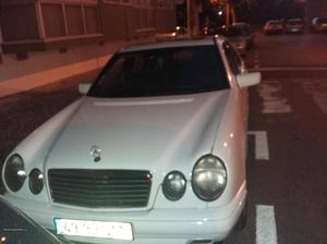 Mercedes-Benz E 220 Sedan Abril/96 - à venda - Ligeiros