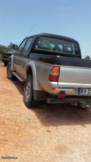 Mitsubishi L200 Strakar 4x4 5lugares Fevereiro/00 - à venda