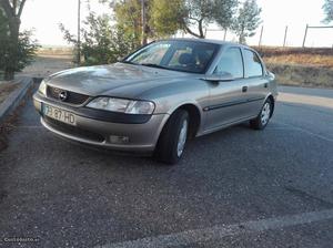 Opel Vectra v Agosto/96 - à venda - Ligeiros