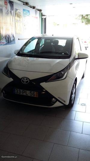 Toyota Aygo 5P Janeiro/15 - à venda - Ligeiros Passageiros,