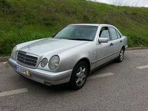 Mercedes-Benz E 220 classic Março/98 - à venda - Ligeiros