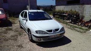 Renault Mégane v Junho/01 - à venda - Ligeiros