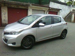 Toyota Yaris 1.0 vvt-i 5 portas Maio/12 - à venda -