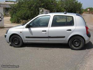 Renault Clio 1.2 5 Lugares Maio/02 - à venda - Ligeiros