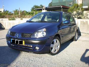 Renault Clio v - cx aut. Dezembro/01 - à venda -