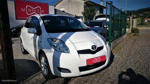 Toyota Yaris 1.0 VVT-i Março/10 - à venda - Ligeiros