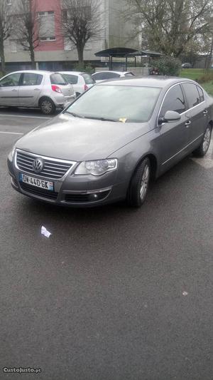 VW Passat carrat  cv Julho/05 - à venda - Ligeiros