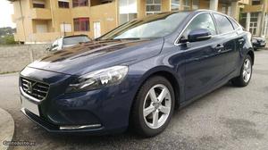 Volvo V40 Momentum D2 Maio/13 - à venda - Ligeiros