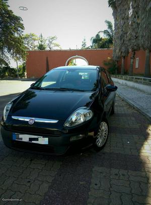 Fiat Punto Evo Diesel 5 lugares  Agosto/11 - à venda -