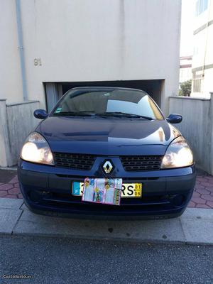 Renault Clio cv Maio/01 - à venda - Ligeiros