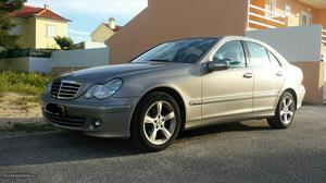 Mercedes-Benz C 220 avantgarde 150cv Maio/07 - à venda -