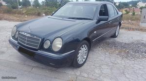 Mercedes-Benz E 220 Elegance Março/97 - à venda - Ligeiros