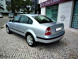 VW Passat c.novo Setembro/03 - à venda - Ligeiros